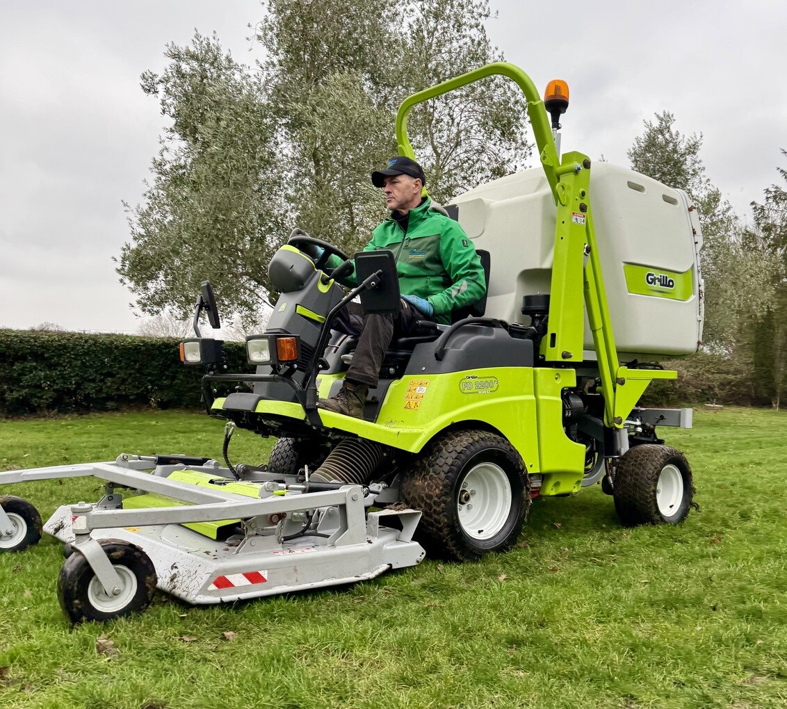 Commercial & Contract Grounds Maintenance